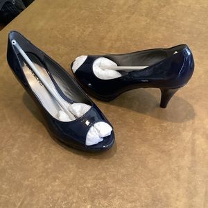 Bandolino navy blue patent platform heels size 8